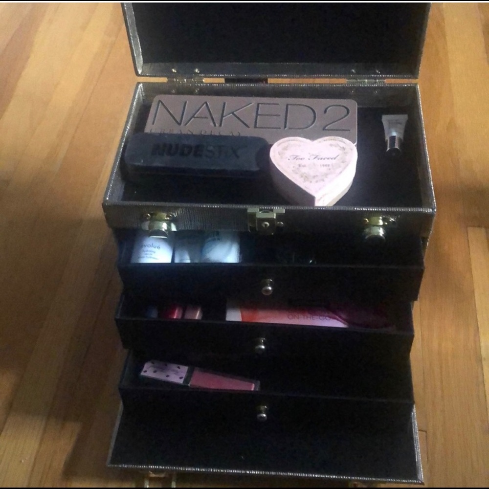 Large Gold Makeup Train Case w/Keys NWT - Picture 6 of 6